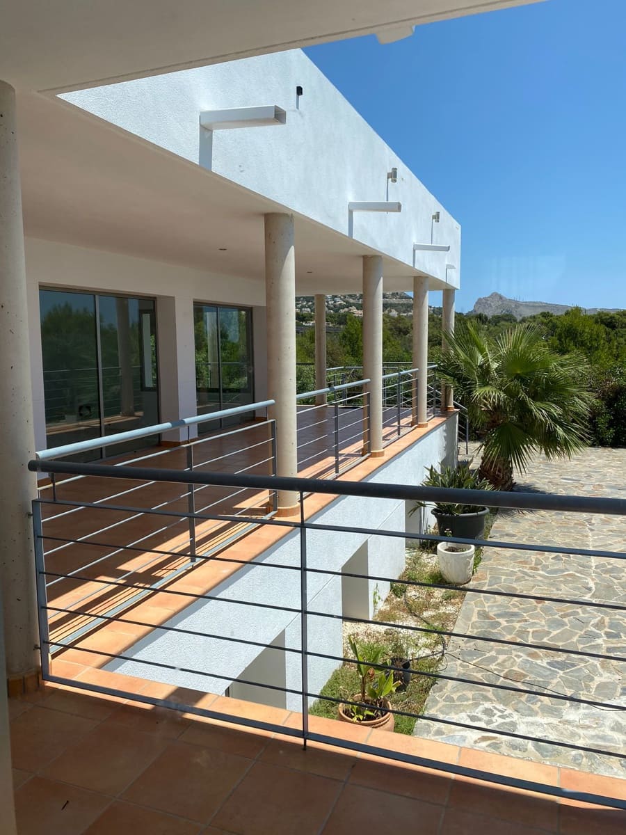 4 bedroom Villa for sale in Altea with pool - € 850,000 (Ref: 9242179)