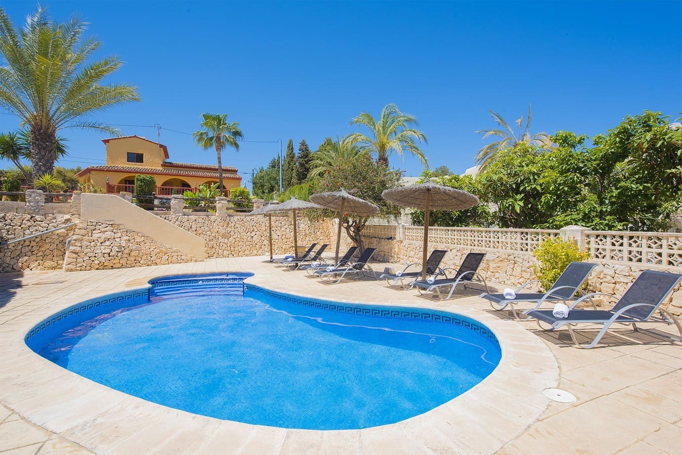 7 makuuhuone Huvila myytävänä paikassa Calpe / Calp mukana uima-altaan - 1 200 000 € (Ref: 9242233)