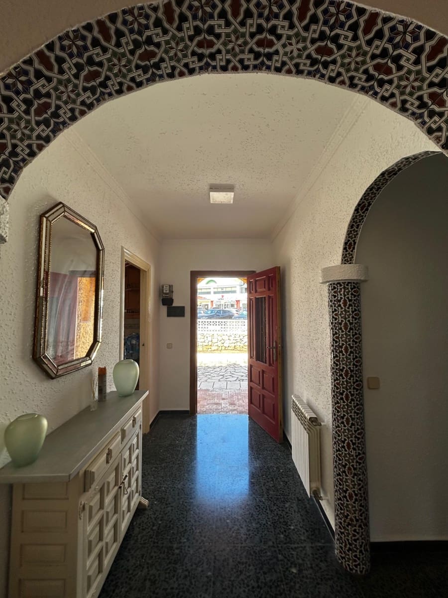 7 makuuhuone Huvila myytävänä paikassa Calpe / Calp mukana uima-altaan - 1 200 000 € (Ref: 9242233)