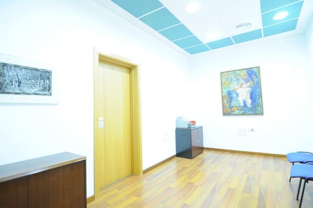 9 quarto Comercial para venda em Pueblo, Calpe / Calp - 450 000 € (Ref: 9242241)