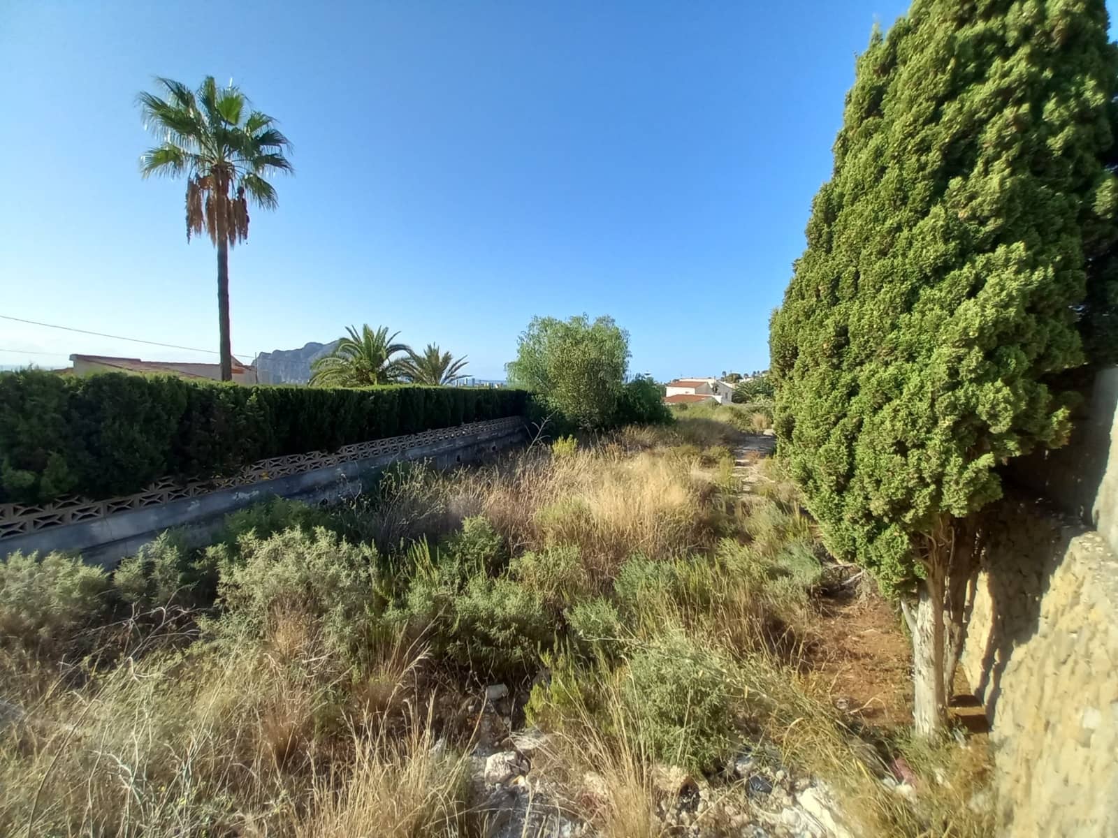 Grunde uden byggetilladelser til salg i Calpe / Calp - € 250.000 (Ref: 9242247)