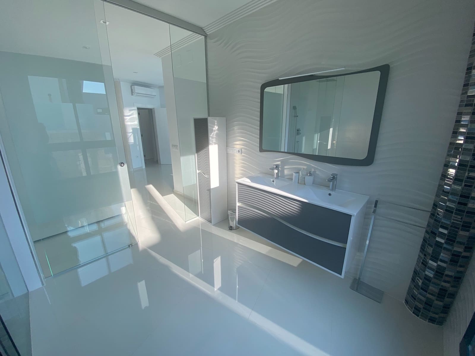 5 bedroom Villa for sale in Benissa with pool - € 2,450,000 (Ref: 9242252)