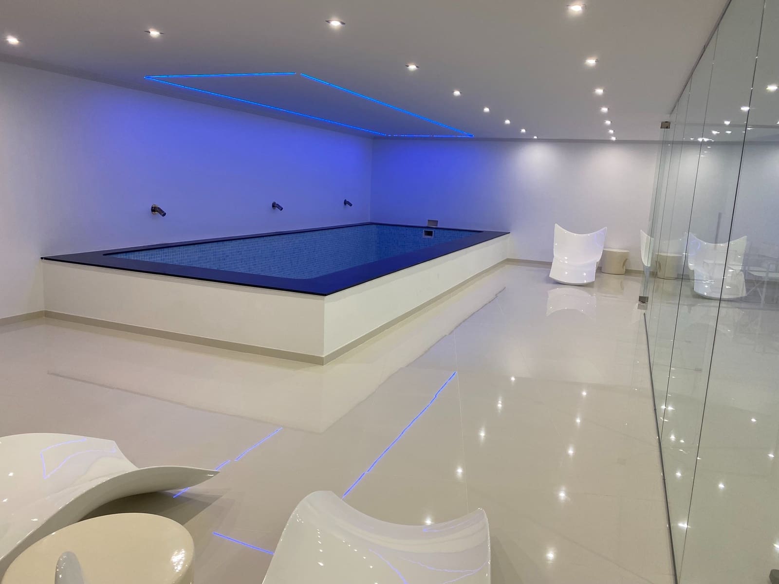 5 bedroom Villa for sale in Benissa with pool - € 2,450,000 (Ref: 9242252)