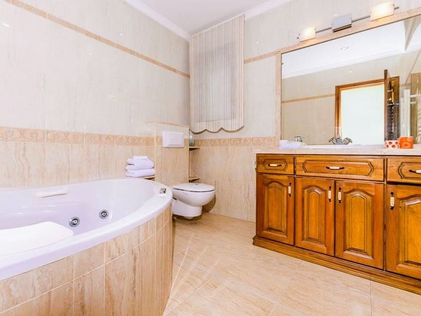 4 bedroom Villa for sale in Benissa with pool - € 780,000 (Ref: 9374974)