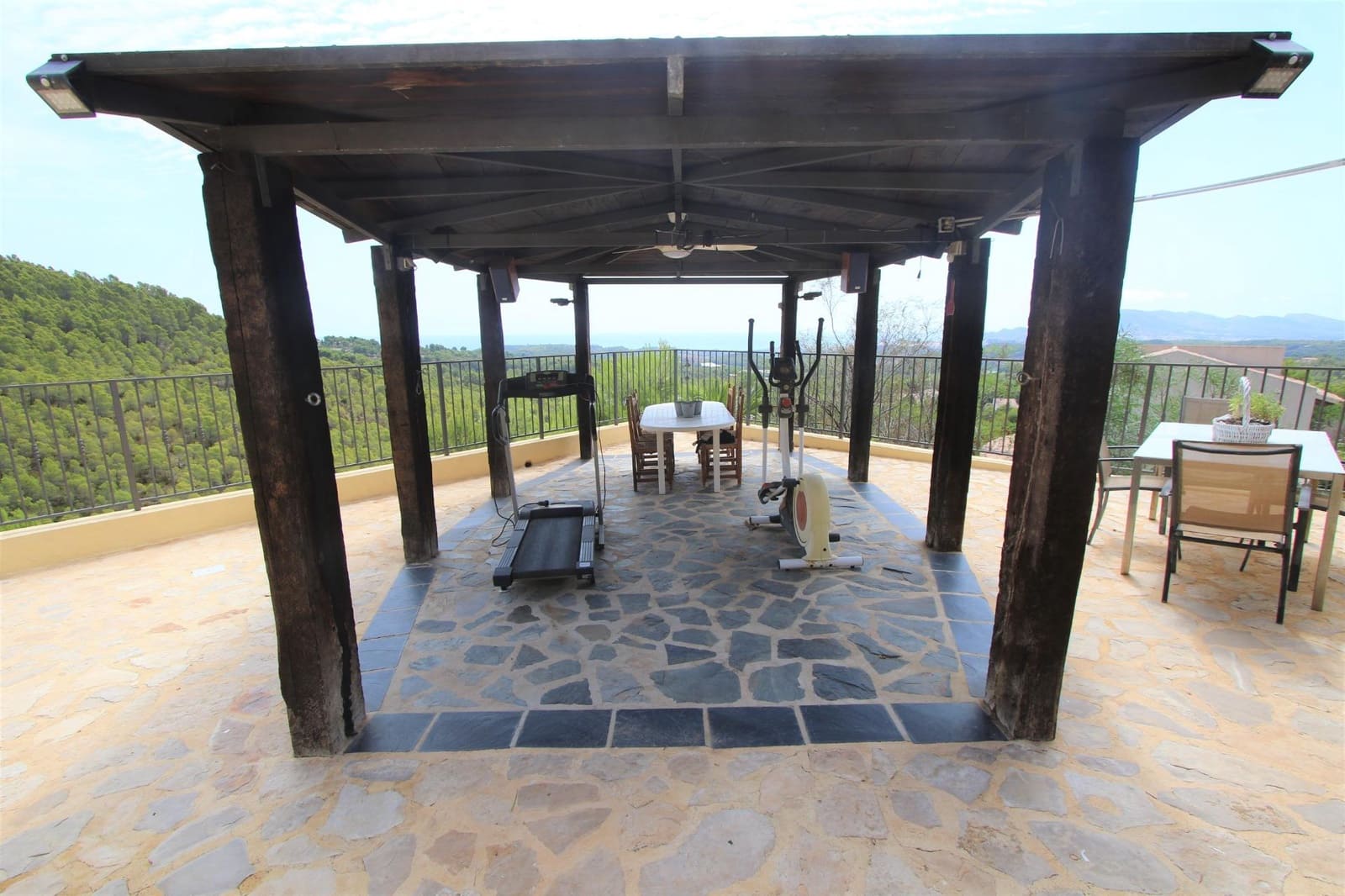 4 soveværelse Villa til salg i Callosa d'En Sarria med swimmingpool - € 590.000 (Ref: 9385143)