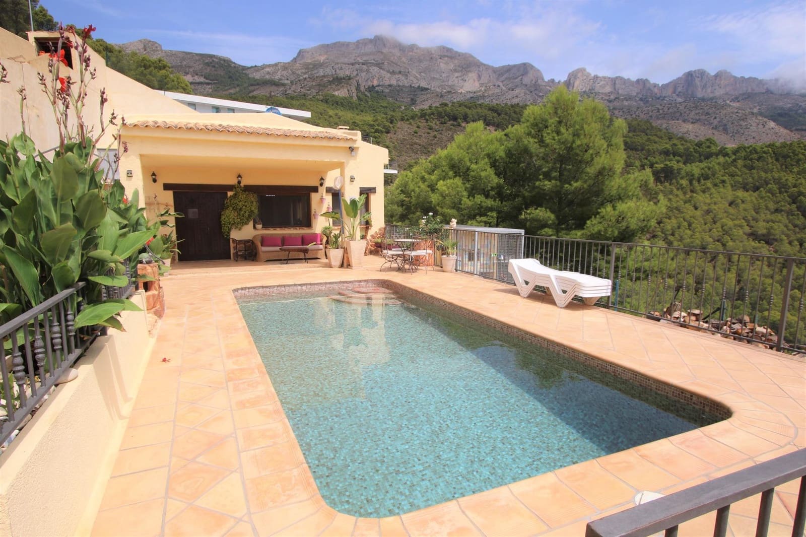 4 soveværelse Villa til salg i Callosa d'En Sarria med swimmingpool - € 590.000 (Ref: 9385143)