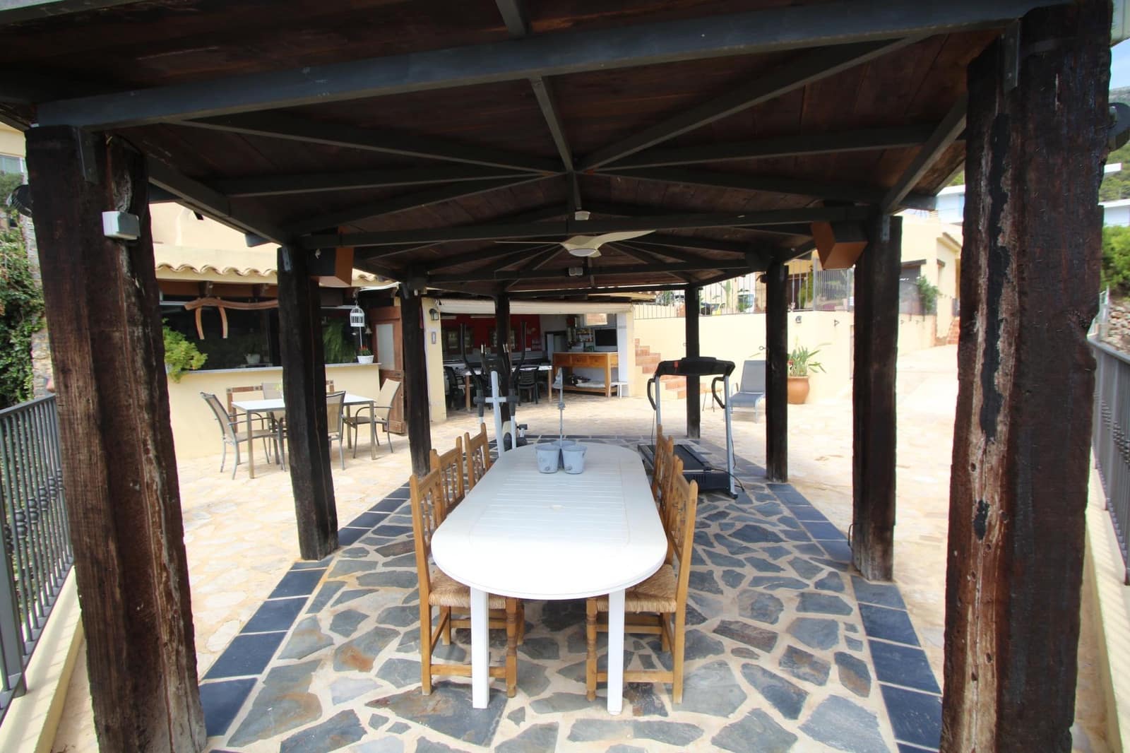 4 soveværelse Villa til salg i Callosa d'En Sarria med swimmingpool - € 590.000 (Ref: 9385143)