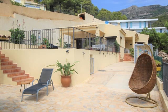 4 bedroom Villa for sale in Callosa d'En Sarrià with pool - € 590,000 (Ref: 9385143)