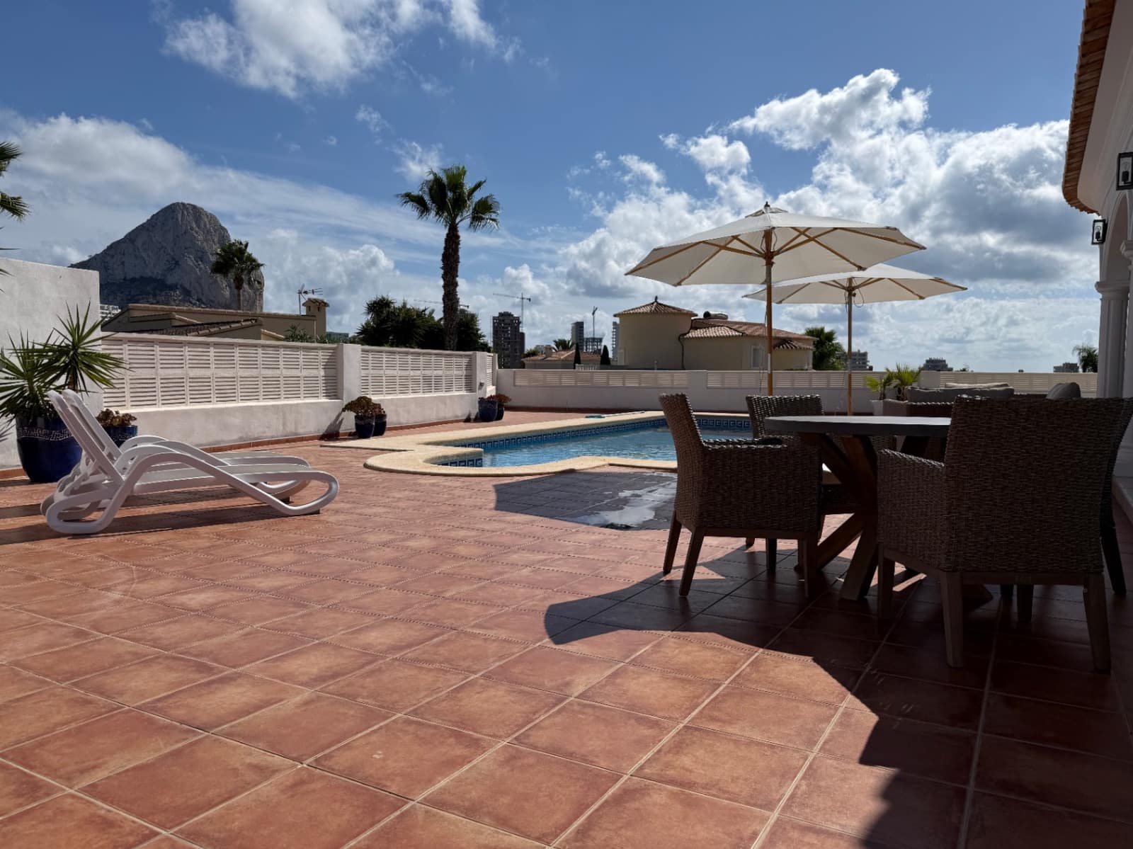 Chalet de 4 habitaciones en Calpe / Calp en venta con piscina garaje - 995.000 € (Ref: 9429428)
