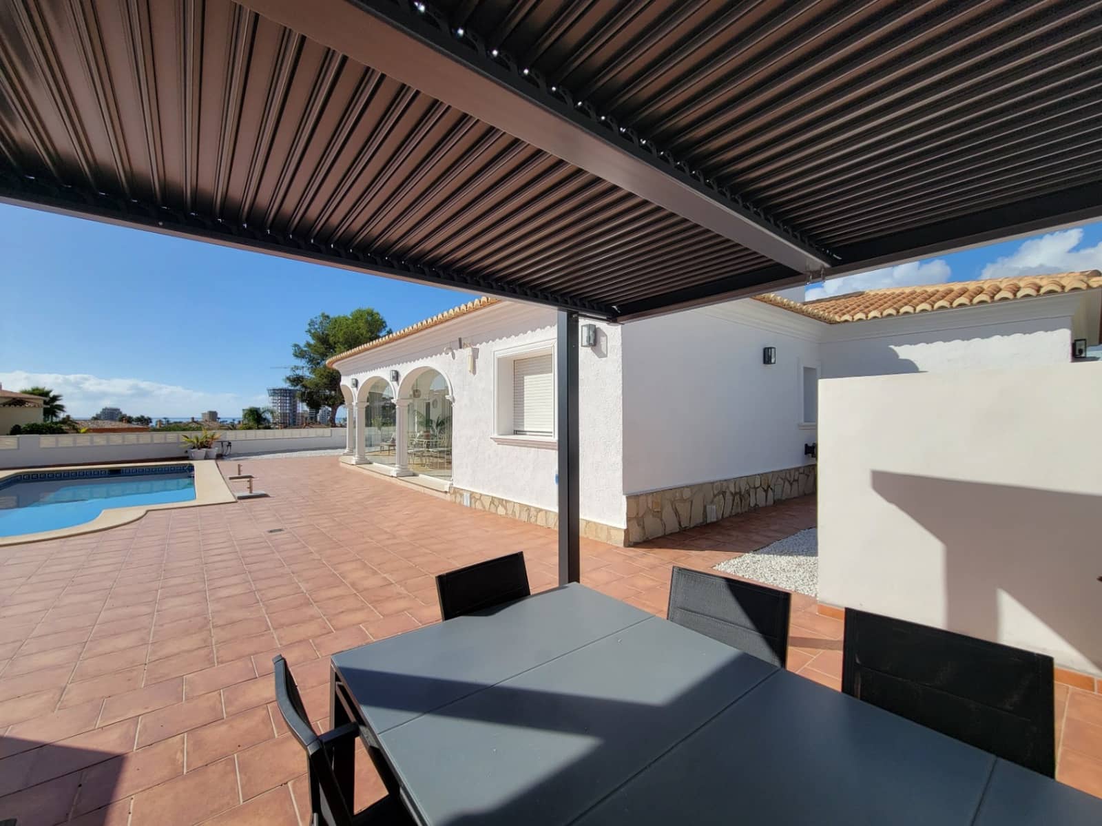 Chalet de 4 habitaciones en Calpe / Calp en venta con piscina garaje - 995.000 € (Ref: 9429428)