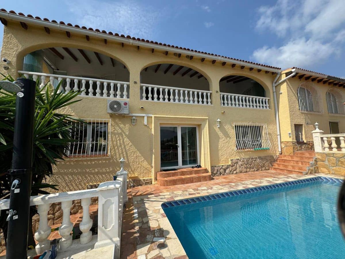 4 makuuhuone Huvila myytävänä paikassa Calpe / Calp mukana uima-altaan - 890 000 € (Ref: 9429433)