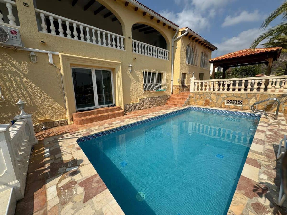 4 makuuhuone Huvila myytävänä paikassa Calpe / Calp mukana uima-altaan - 890 000 € (Ref: 9429433)