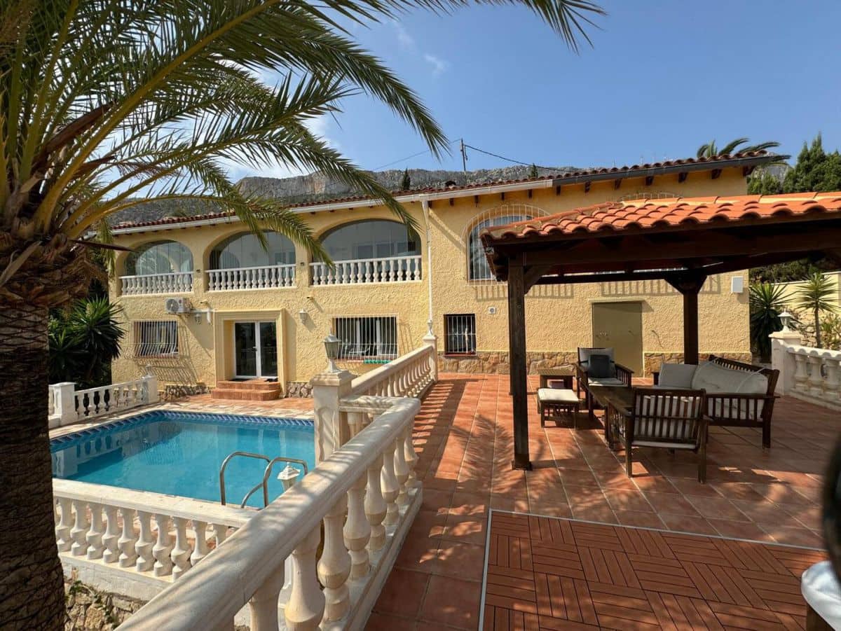 4 makuuhuone Huvila myytävänä paikassa Calpe / Calp mukana uima-altaan - 890 000 € (Ref: 9429433)