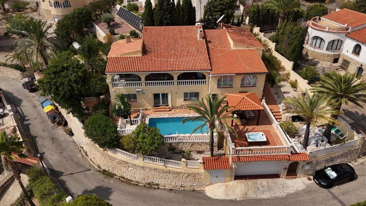 4 makuuhuone Huvila myytävänä paikassa Calpe / Calp mukana uima-altaan - 890 000 € (Ref: 9429433)