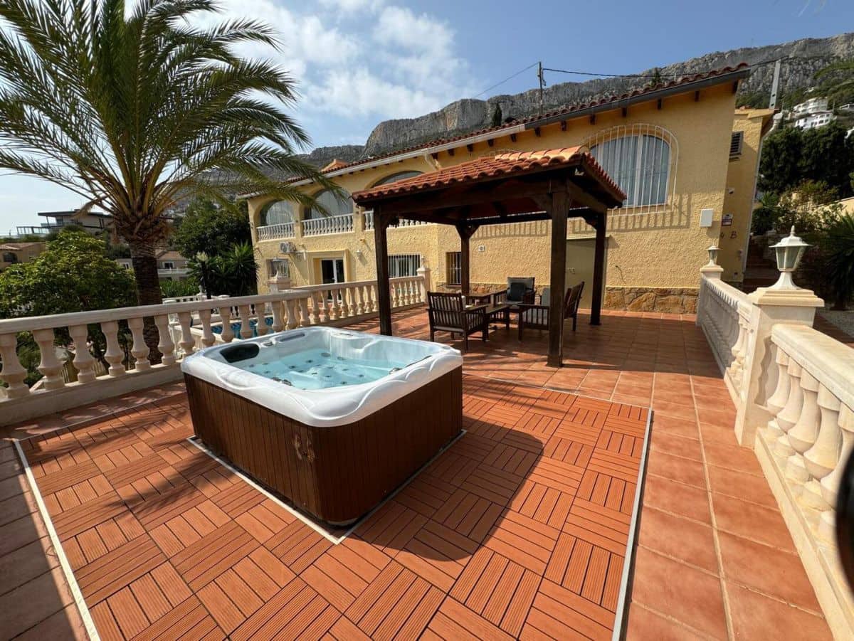 4 makuuhuone Huvila myytävänä paikassa Calpe / Calp mukana uima-altaan - 890 000 € (Ref: 9429433)