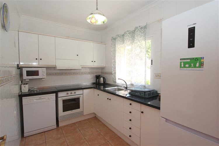 6 bedroom Villa for sale in Calpe / Calp with pool garage - € 525,000 (Ref: 9429459)