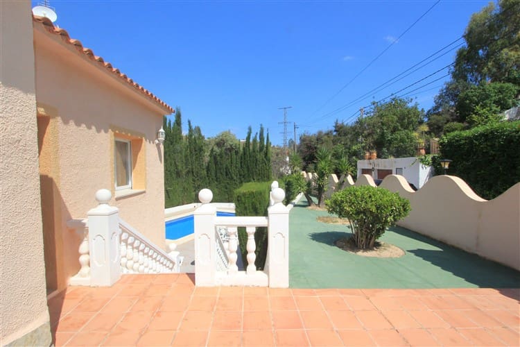 6 bedroom Villa for sale in Calpe / Calp with pool garage - € 525,000 (Ref: 9429459)