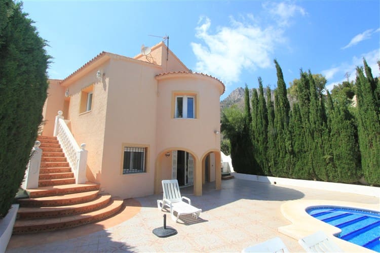 6 bedroom Villa for sale in Calpe / Calp with pool garage - € 525,000 (Ref: 9429459)