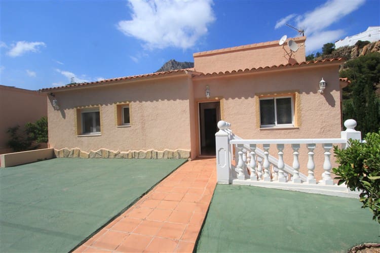 6 bedroom Villa for sale in Calpe / Calp with pool garage - € 525,000 (Ref: 9429459)