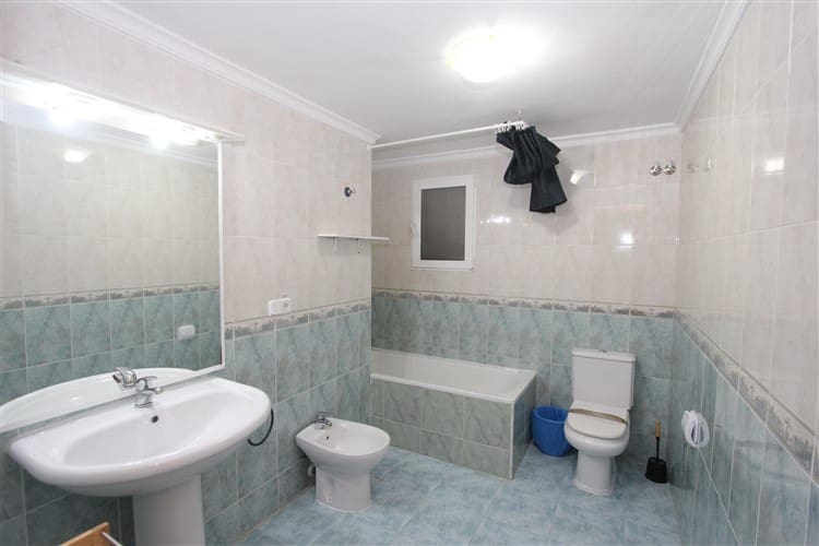 6 bedroom Villa for sale in Calpe / Calp with pool garage - € 525,000 (Ref: 9429459)