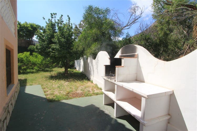 6 bedroom Villa for sale in Calpe / Calp with pool garage - € 525,000 (Ref: 9429459)