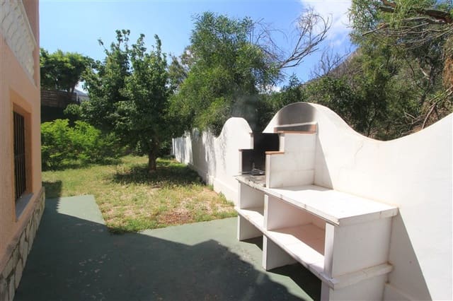 6 bedroom Villa for sale in Maryvilla, Calpe / Calp with pool garage - € 525,000 (Ref: 9429459)