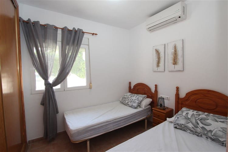 6 bedroom Villa for sale in Calpe / Calp with pool garage - € 525,000 (Ref: 9429459)