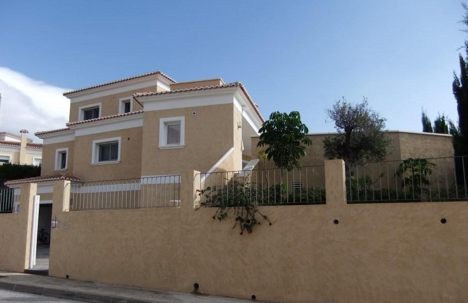 4 slaapkamer Villa te koop in Calpe / Calp met zwembad - € 895.000 (Ref: 9445838)