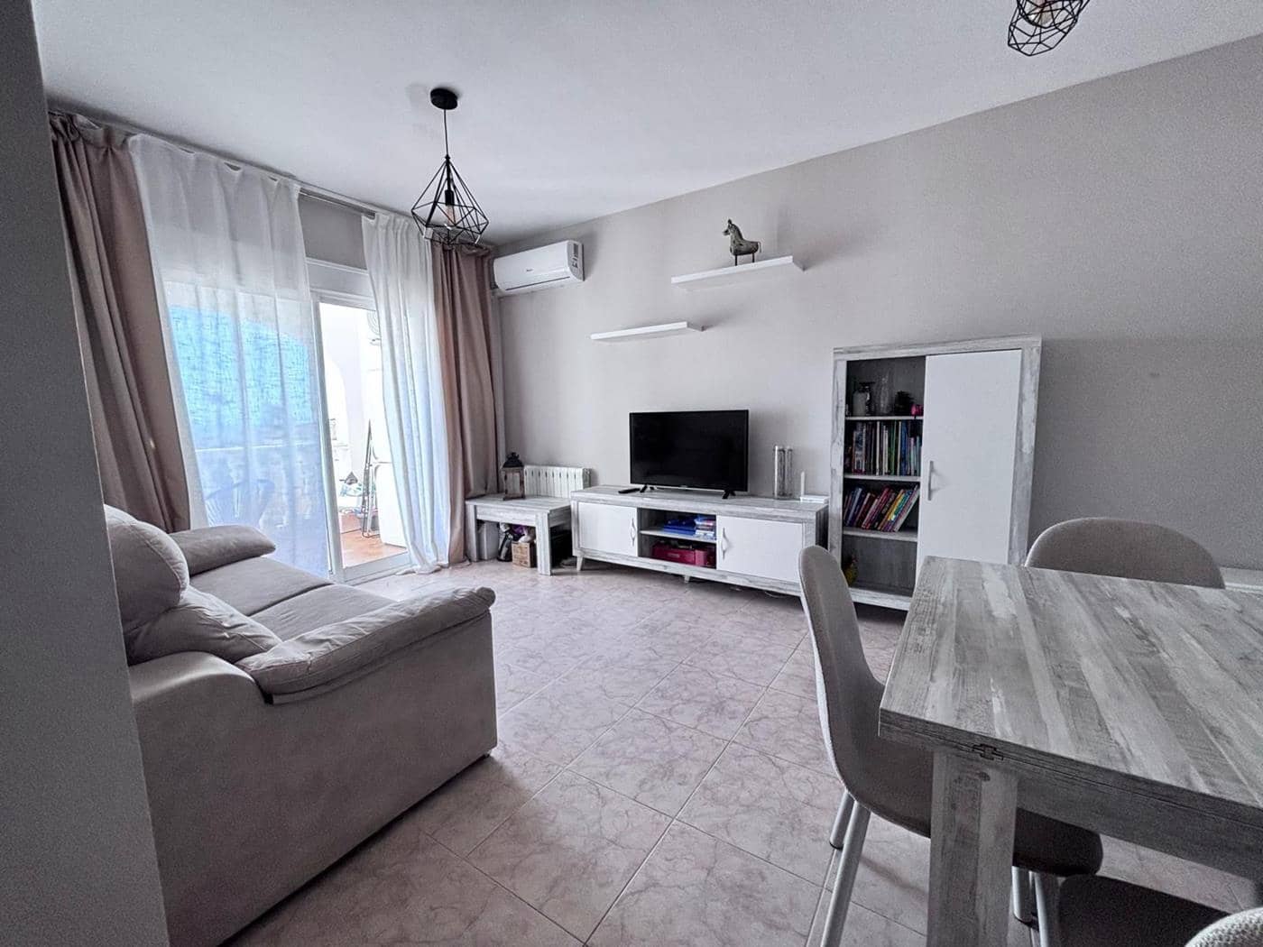 Apartamento de 2 habitaciones en Calpe / Calp en venta con piscina garaje - 240.000 € (Ref: 9451028)