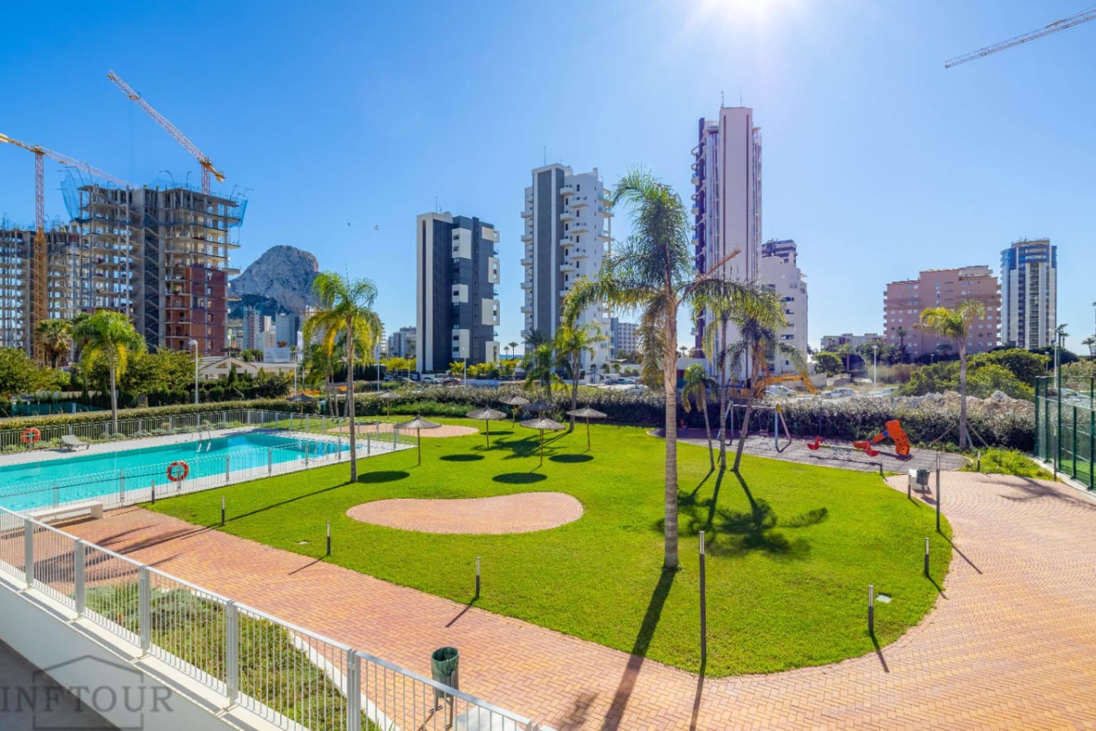 Appartement de 3 chambres à louer à Calpe / Calp avec piscine garage - 2 400 € (Ref: 9451029)