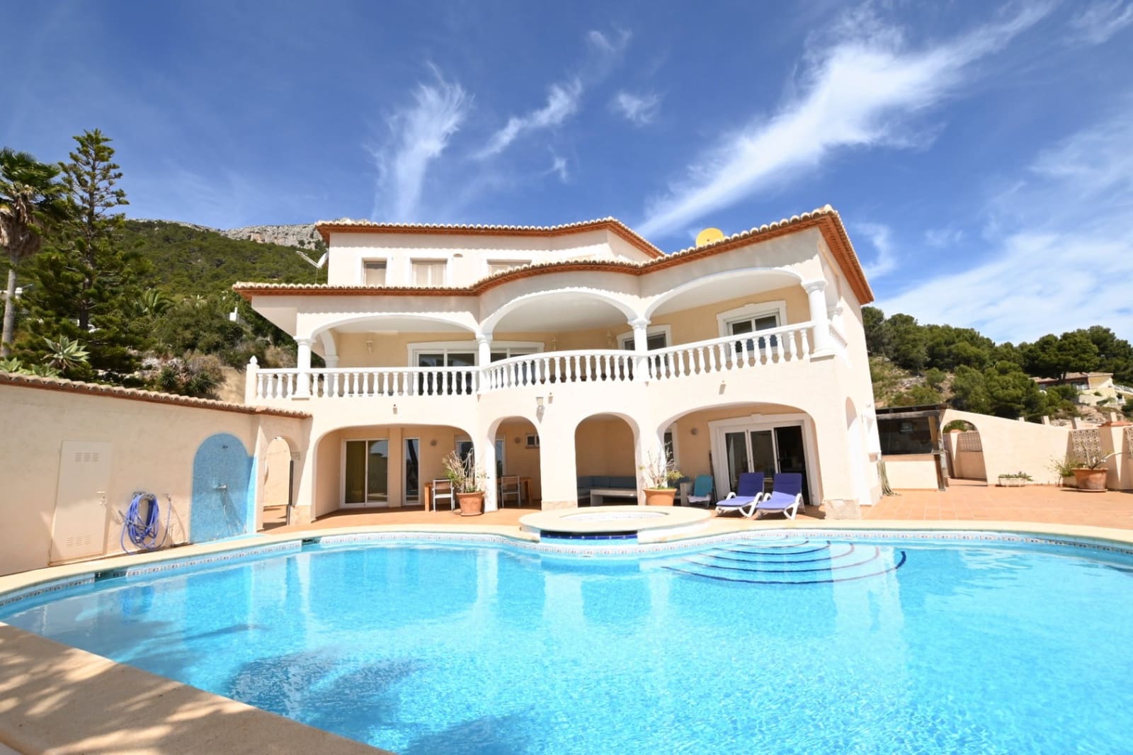 6 Zimmer Villa zu verkaufen in Calpe / Calp - 855.000 € (Ref: 9496871)