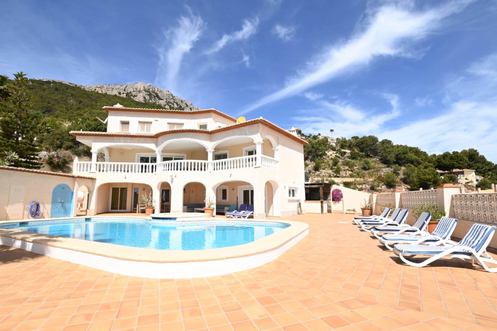 6 Zimmer Villa zu verkaufen in Calpe / Calp - 855.000 € (Ref: 9496871)