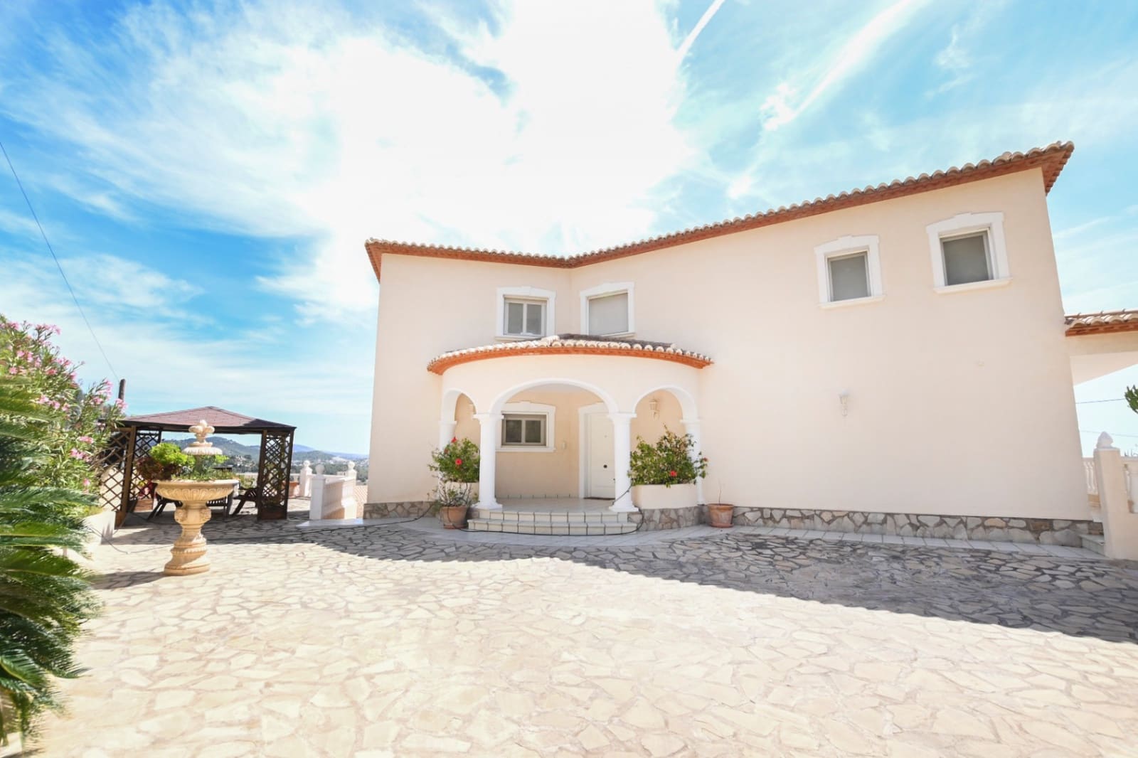 6 Zimmer Villa zu verkaufen in Calpe / Calp - 855.000 € (Ref: 9496871)