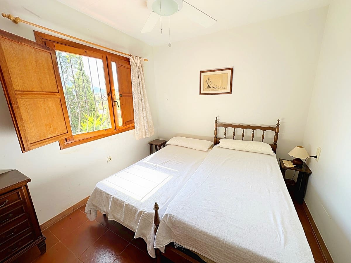 4 bedroom Villa for sale in Calpe / Calp with pool garage - € 710,000 (Ref: 9496874)