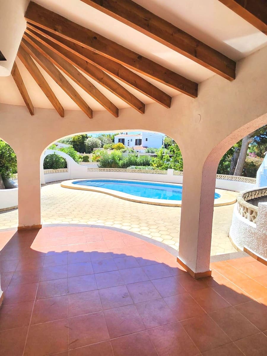 4 bedroom Villa for sale in Calpe / Calp with pool garage - € 710,000 (Ref: 9496874)