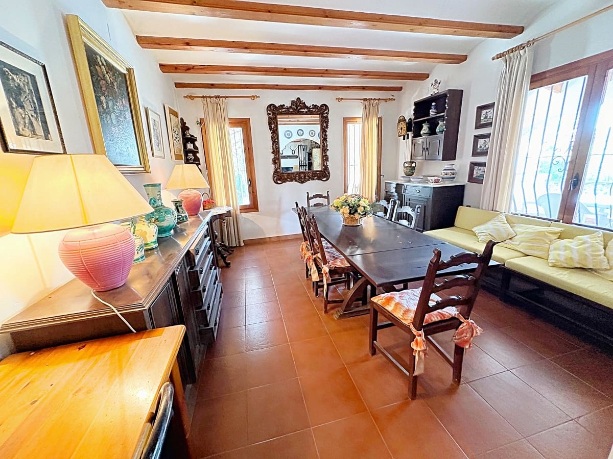 4 bedroom Villa for sale in Calpe / Calp with pool garage - € 710,000 (Ref: 9496874)