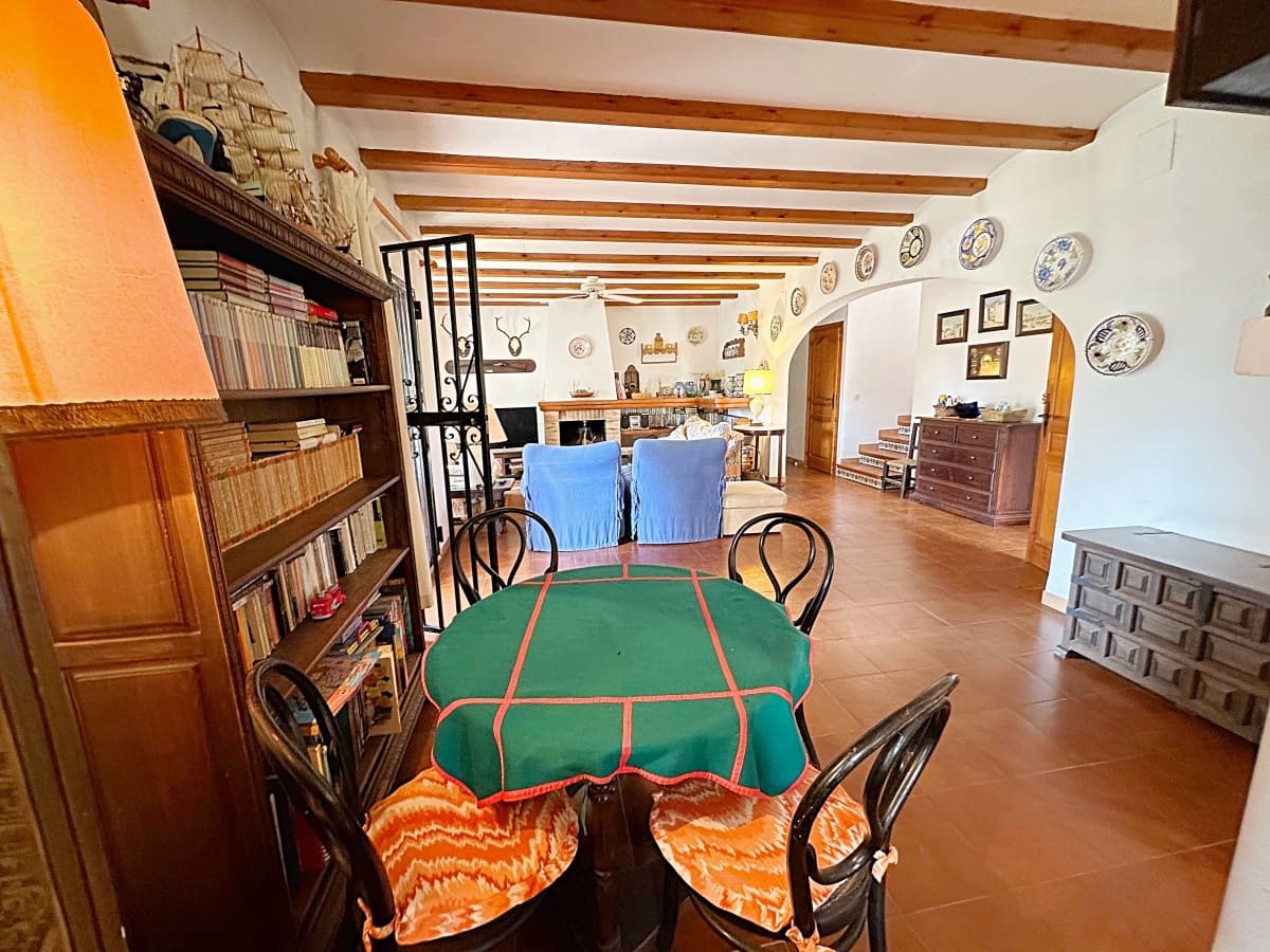 4 bedroom Villa for sale in Calpe / Calp with pool garage - € 710,000 (Ref: 9496874)