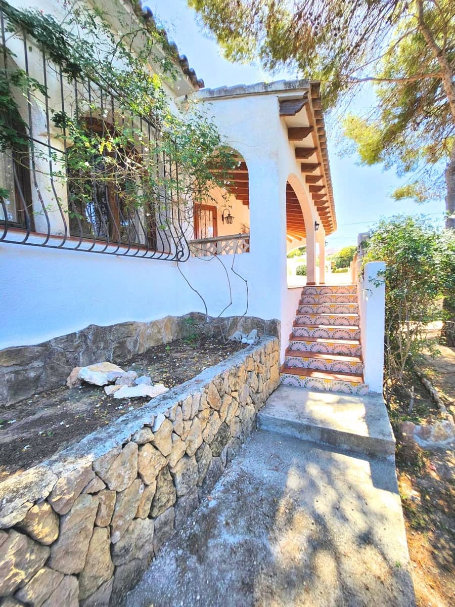 4 bedroom Villa for sale in Calpe / Calp with pool garage - € 710,000 (Ref: 9496874)