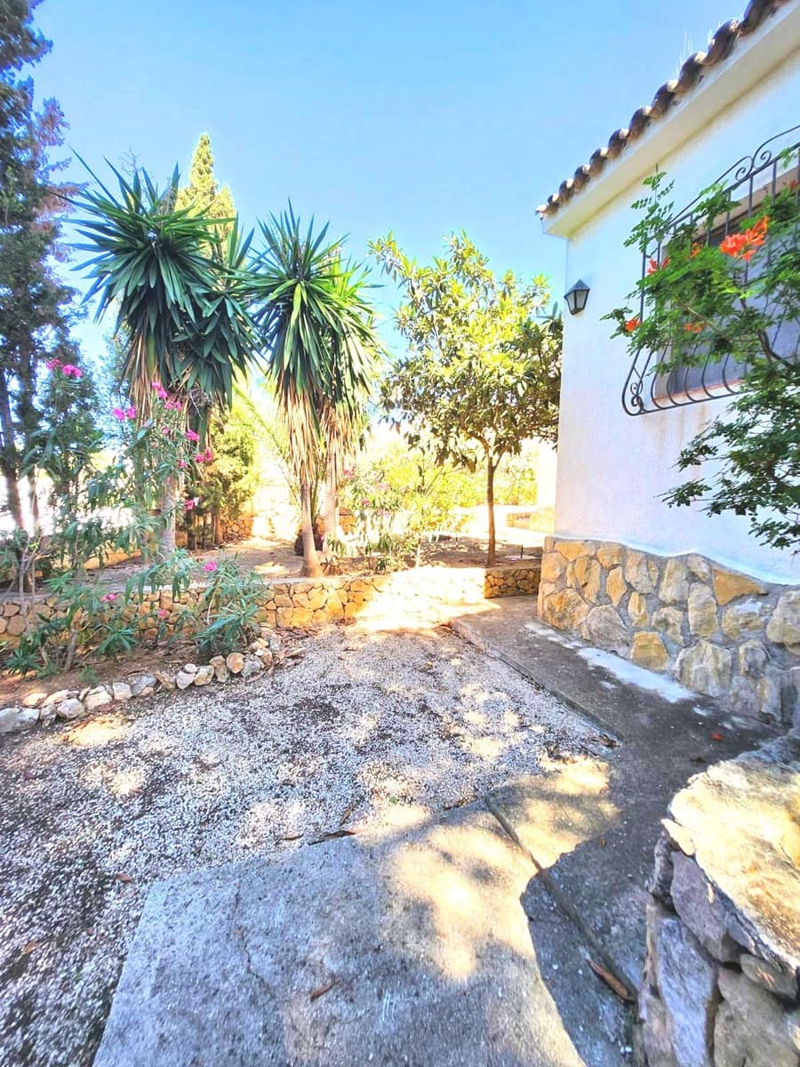 4 bedroom Villa for sale in Calpe / Calp with pool garage - € 710,000 (Ref: 9496874)