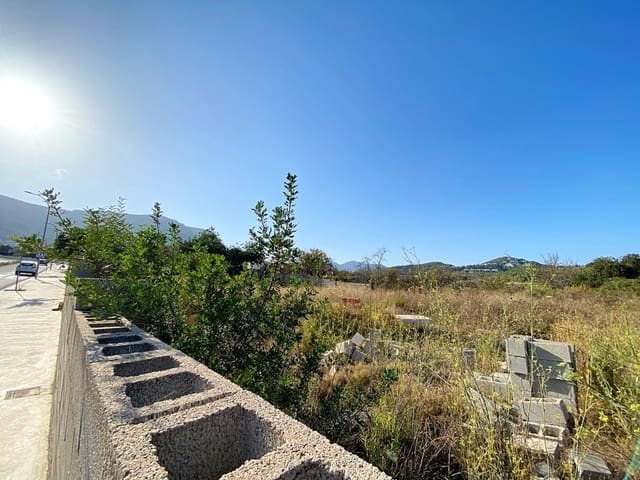 Grunde uden byggetilladelser til salg i Gargasindi, Calpe / Calp - € 275.000 (Ref: 9540789)