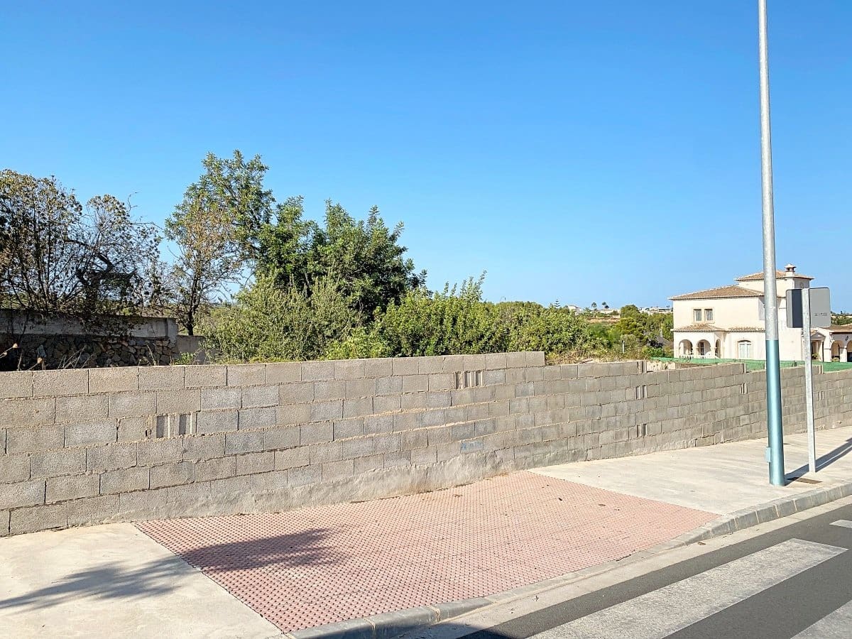 Grunde uden byggetilladelser til salg i Calpe / Calp - € 275.000 (Ref: 9540789)