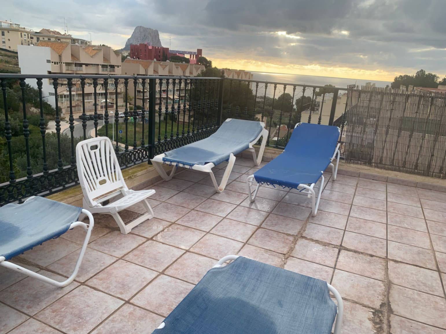 2 makuuhuone Huoneisto myytävänä paikassa Calpe / Calp mukana uima-altaan 
autotalli - 249 000 € (Ref: 9547617)