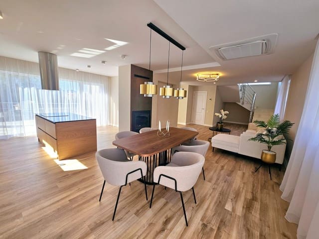 4 soveværelse Villa til salg i Pueblo, Calpe / Calp med swimmingpool - € 1.090.000 (Ref: 9560919)