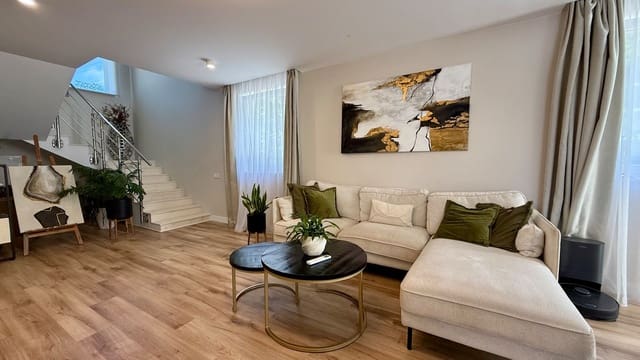 4 soveværelse Villa til salg i Pueblo, Calpe / Calp med swimmingpool - € 1.090.000 (Ref: 9560919)