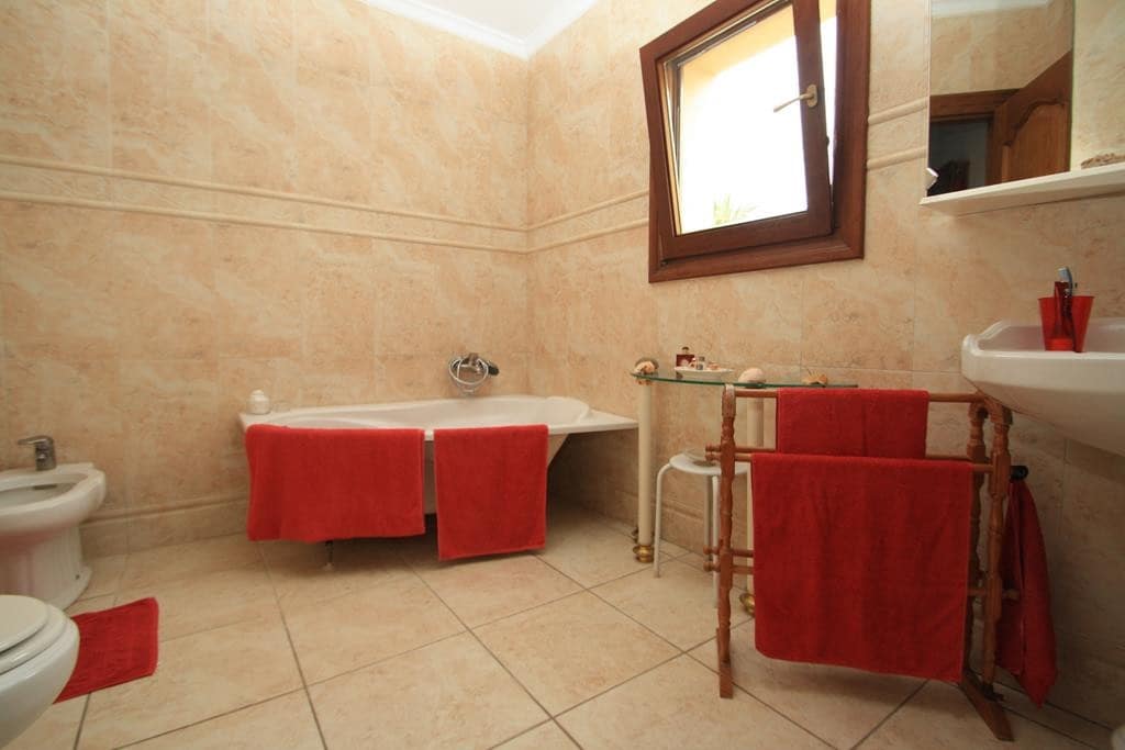 3 bedroom Villa for sale in Calpe / Calp with pool garage - € 650,000 (Ref: 9564334)