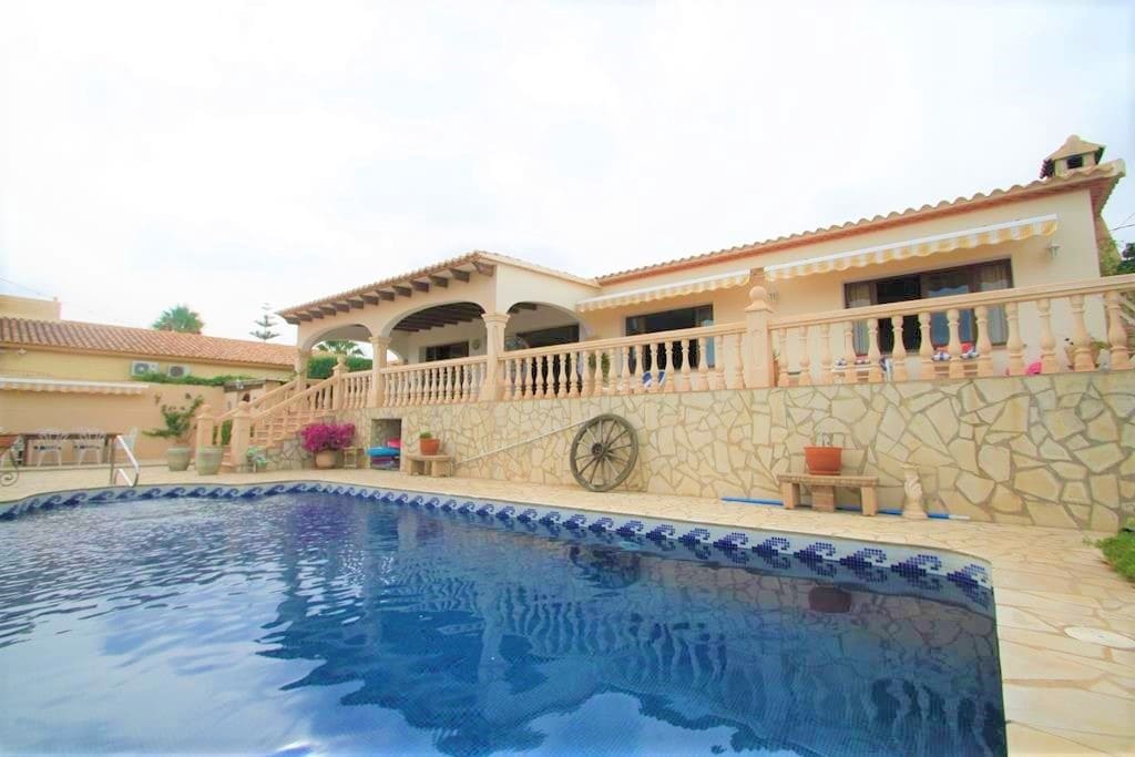 3 bedroom Villa for sale in Calpe / Calp with pool garage - € 650,000 (Ref: 9564334)