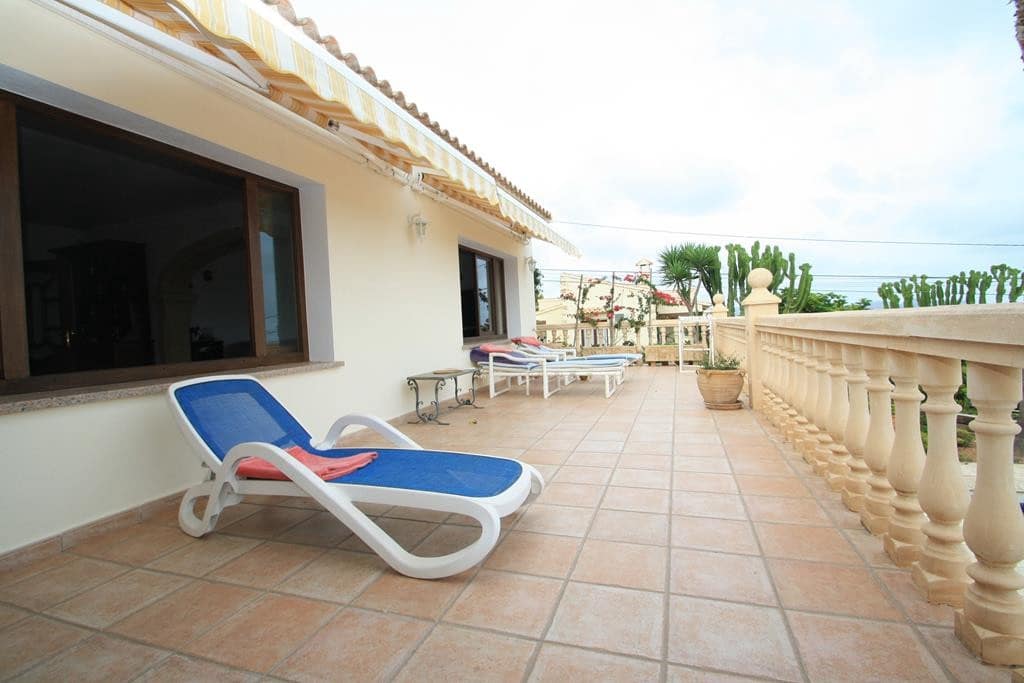 3 bedroom Villa for sale in Calpe / Calp with pool garage - € 650,000 (Ref: 9564334)
