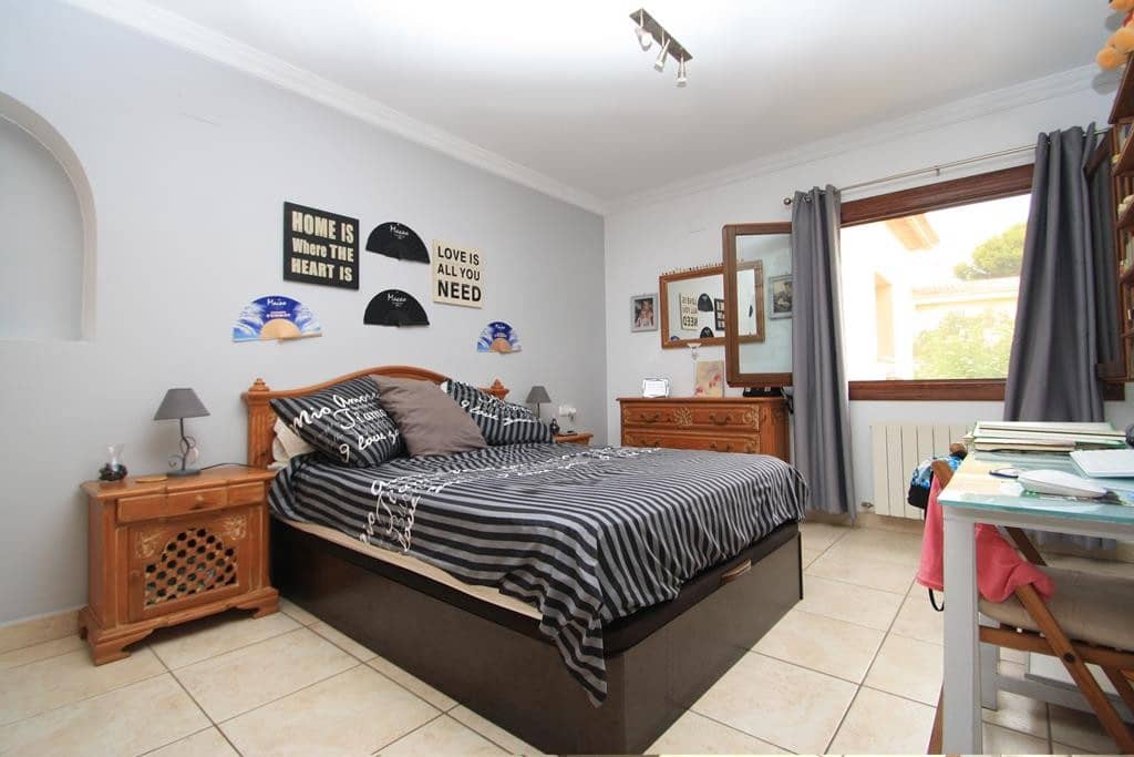 3 bedroom Villa for sale in Calpe / Calp with pool garage - € 650,000 (Ref: 9564334)
