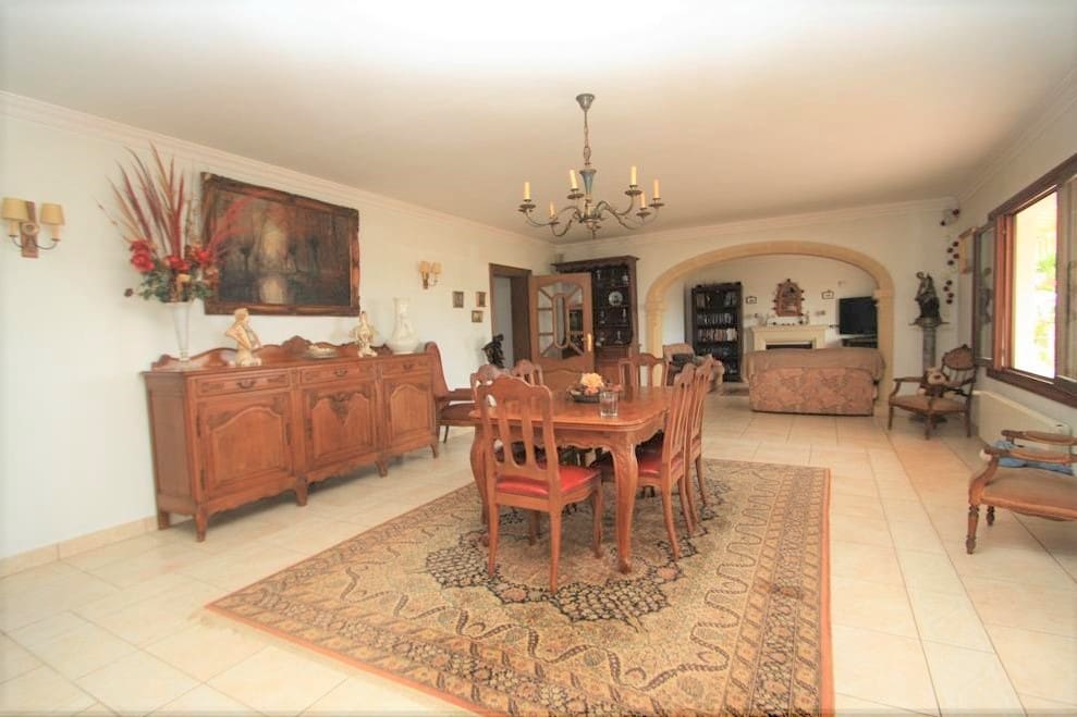 3 bedroom Villa for sale in Calpe / Calp with pool garage - € 650,000 (Ref: 9564334)