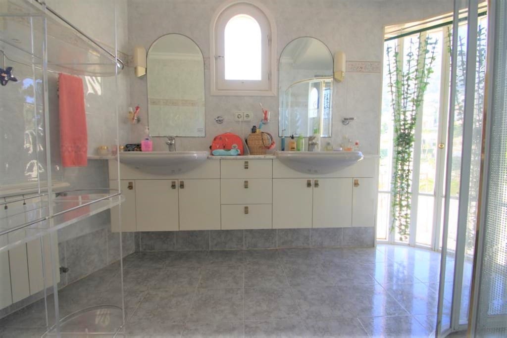 4 quarto Moradia para venda em Calpe / Calp com piscina - 950 000 € (Ref: 9564335)